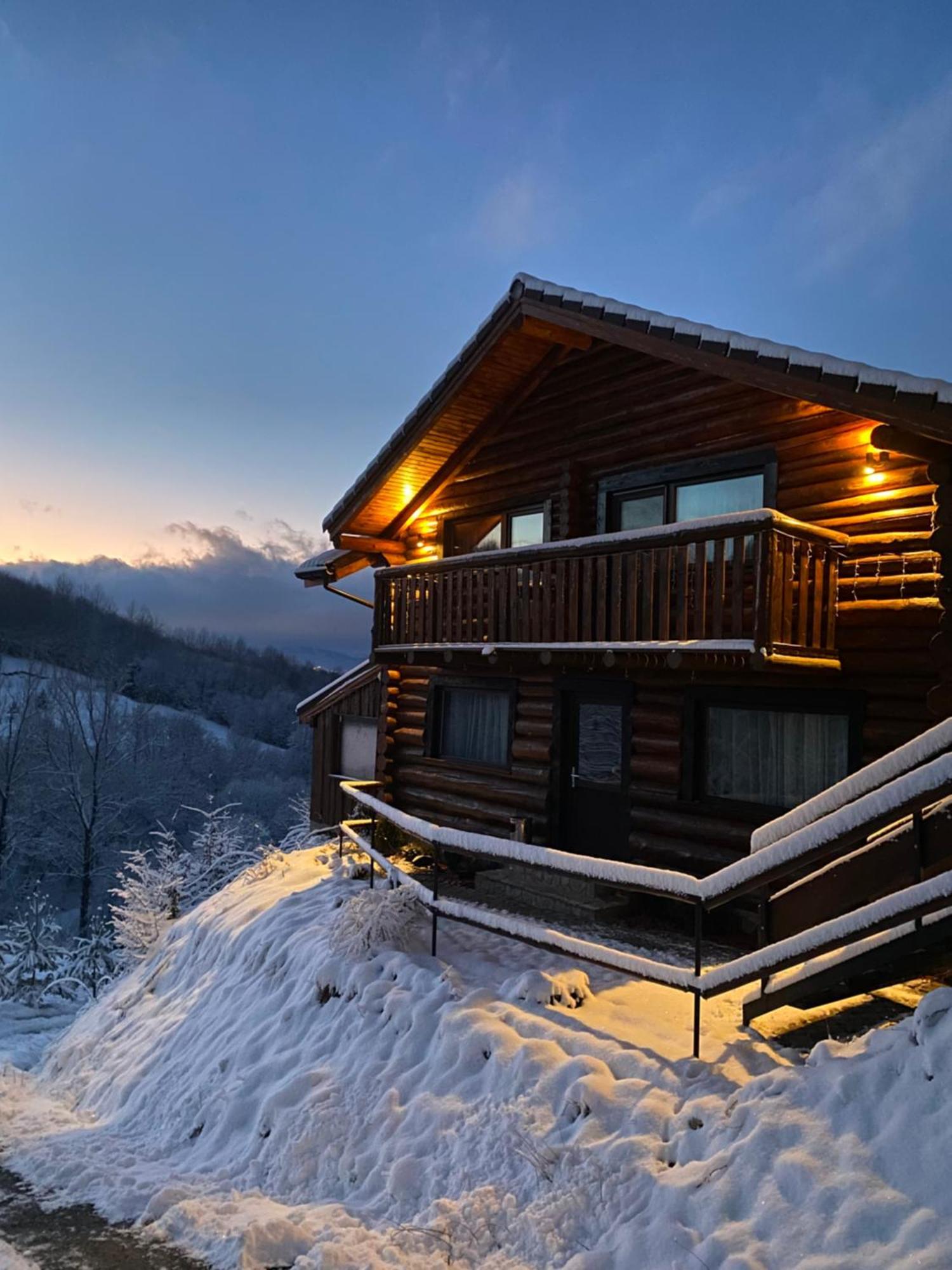 Bellevue Lodge *